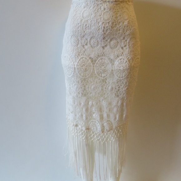 Elegant White Lace Fringe Skirt - Picture 1 of 8